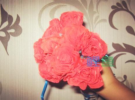 情人节手工创意贺卡制作中折纸花制作教程2