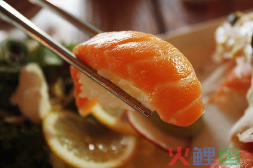 餐饮吸引客流的活动方案（线下餐饮如何增加顾客回头率）