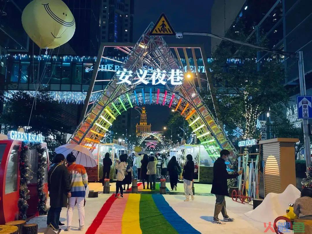中国商场集体“收留”过夜年轻人