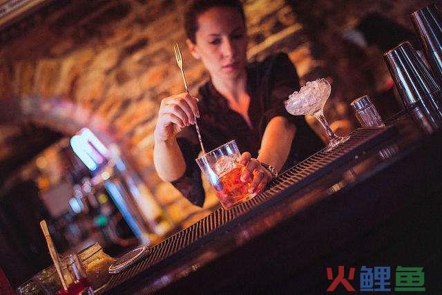 酒吧营销管理方案_酒吧营销经理如何管理_酒吧管理员工方案