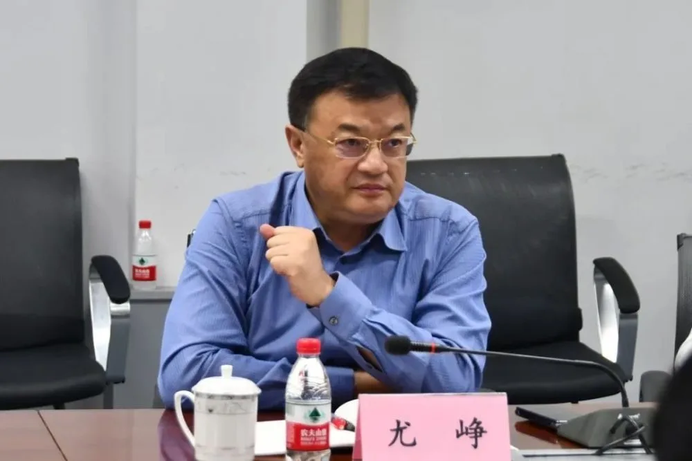 东风商用车底盘_扬州亚星商用车图片_东风商用车市场调研