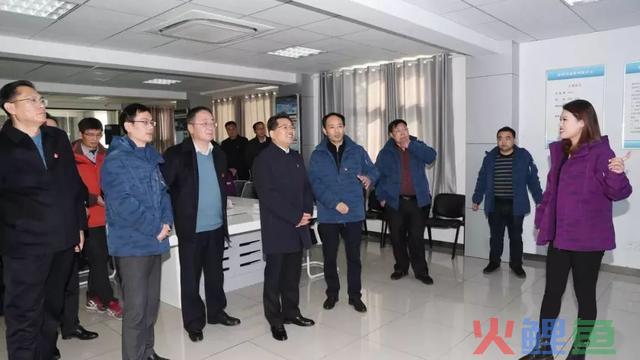 市委书记陈静调研邳州市融媒体中心,与记者现场连线