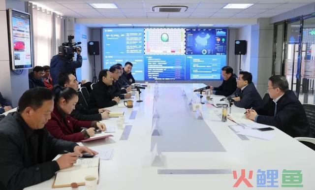 市委书记陈静调研邳州市融媒体中心,与记者现场连线