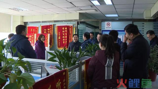 市委书记陈静调研邳州市融媒体中心,与记者现场连线