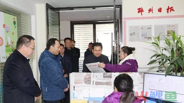 市委书记陈静调研邳州市融媒体中心,与记者现场连线