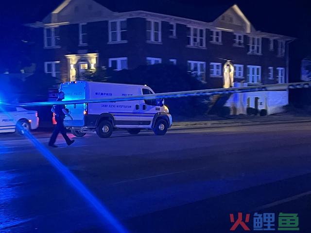 美国19岁非裔少年直播随机枪杀路人 警方警告:嫌犯很是危险