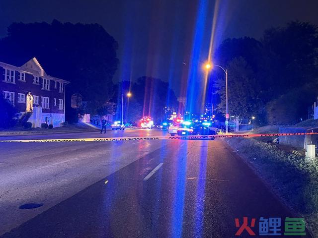 美国19岁非裔少年直播随机枪杀路人 警方警告:嫌犯很是危险
