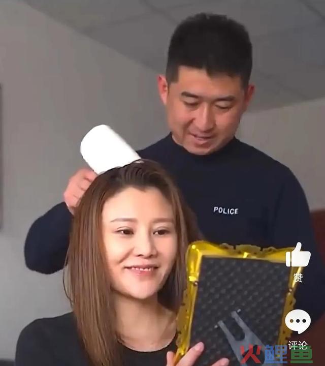 夫妻2人一狗一车戍守边陲，左手牵你，右手还礼