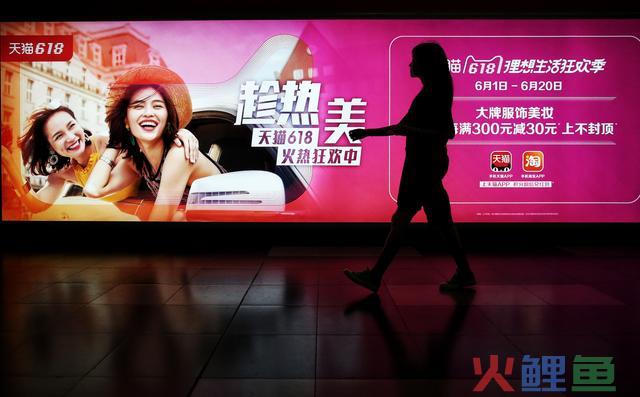 特朗普这次绕开中国,点燃全球贸易战烽火!为什么?