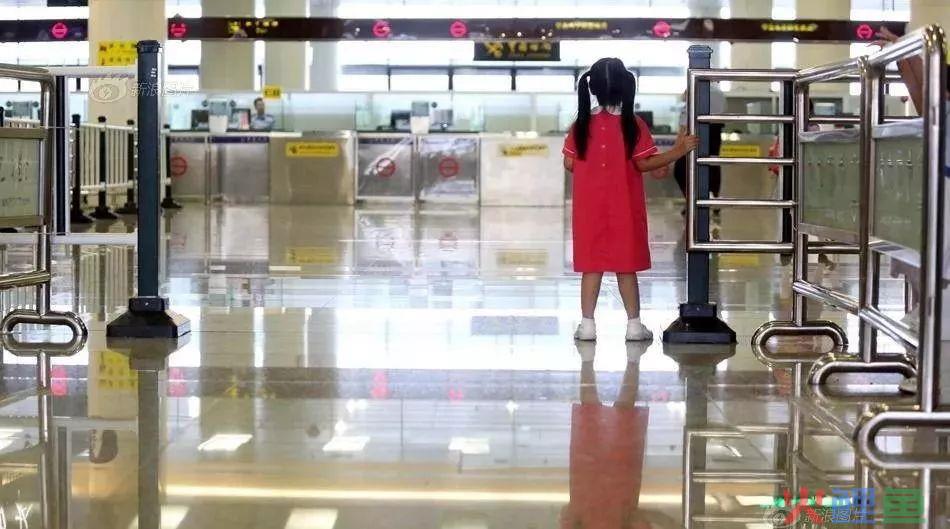 在深圳，有20万孩子凌晨5点去香港上学......(深圳 跨境儿童)