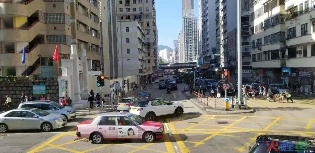 3万跨境学童的悲歌：看不到头的网课，回不去的香港(跨境学童服务中心)