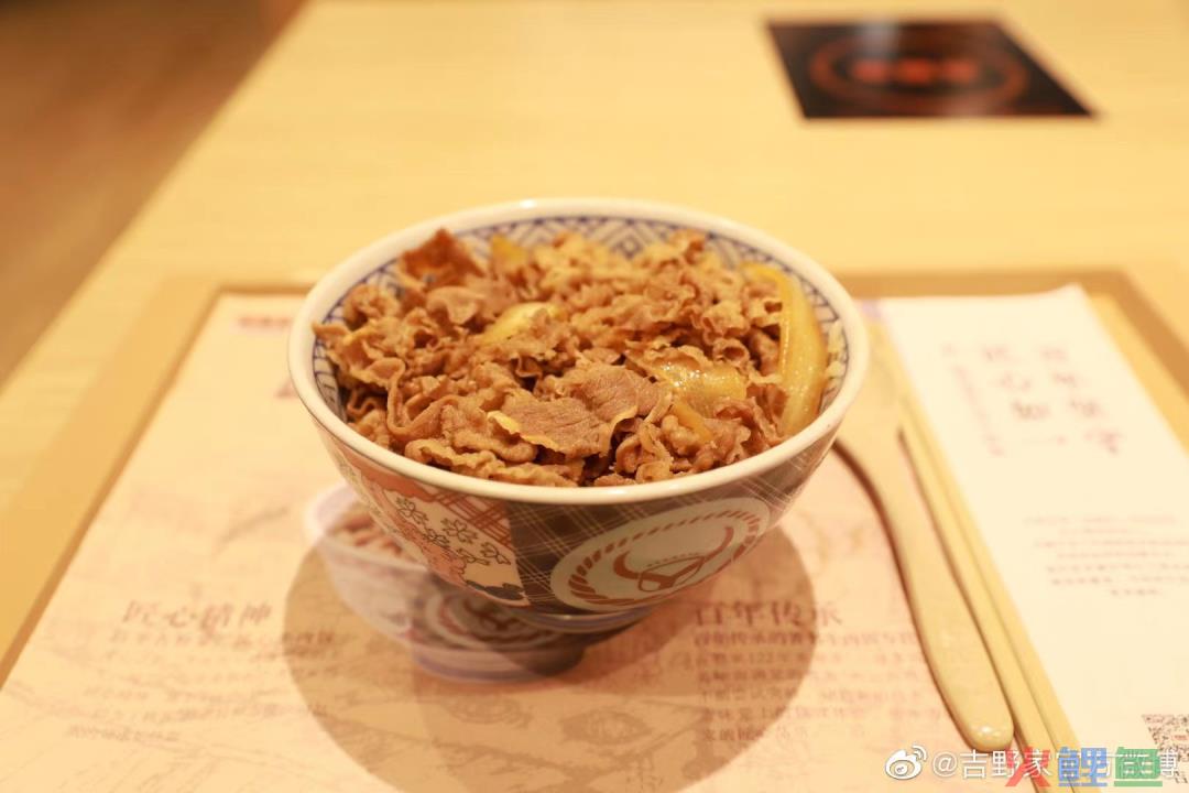 吉野家，被一只蟑螂拉下神坛