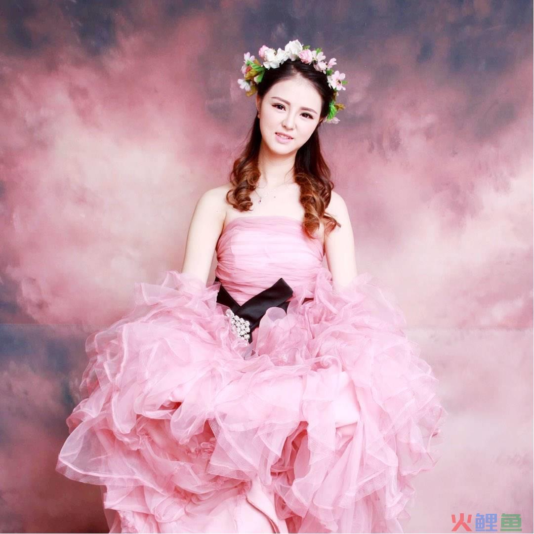 薇薇王婚纱价格_王薇薇婚纱的营销方式_王薇薇婚纱