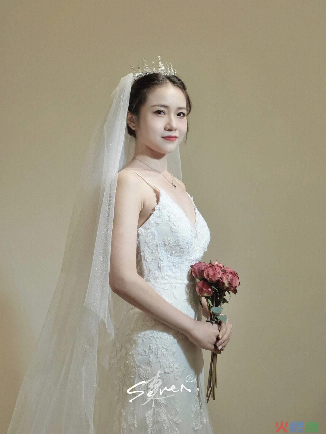 婚纱设计师 王薇薇_王薇薇婚纱的营销方式_王微微 婚纱 薇薇