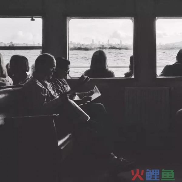 粉丝族群质变：从亚文化圈子到构成产业链的枢纽