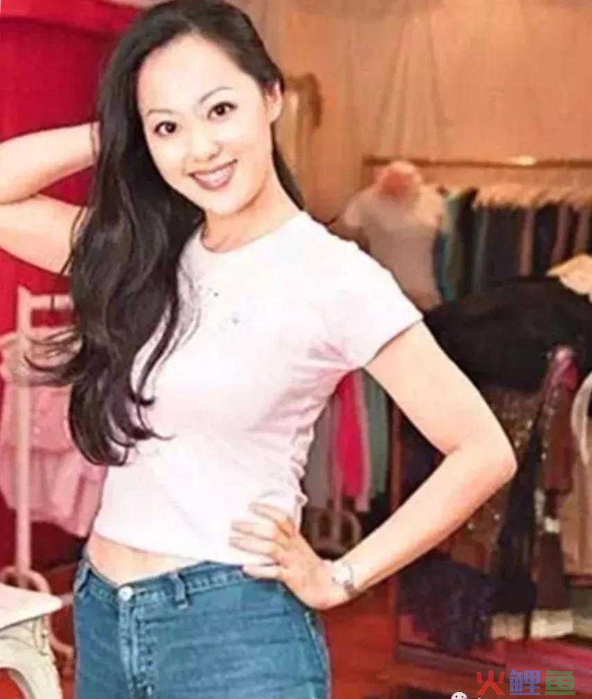 中国初代名媛开播,小红书有了“头号人物”