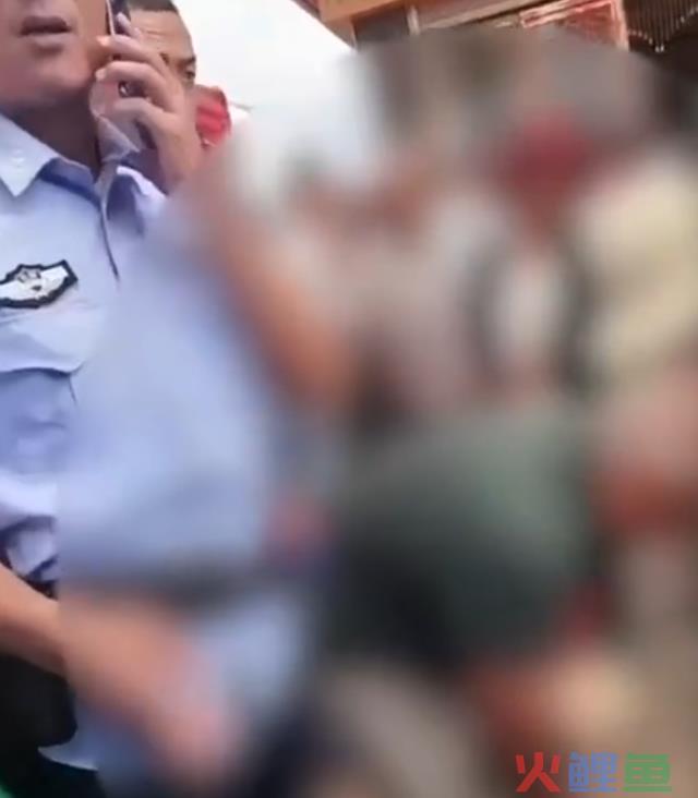 云南陆良县一“网红”被人当街刺死，当地人：双方树敌已久，相关部分：犯罪怀疑人已被就地抓获