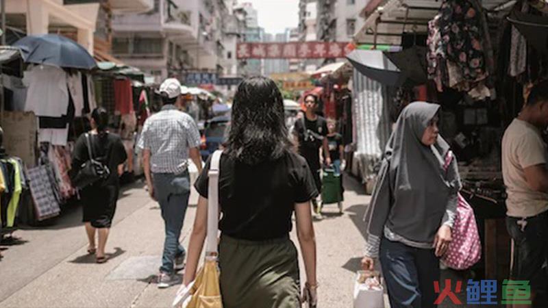 扎堆赶集的年轻人们，在熙攘中品悟“生活气”