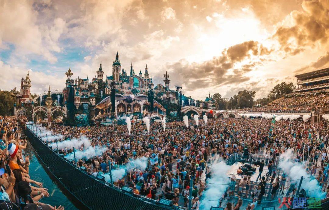 百威 x Tomorrowland，用最in的电音节撬动年轻圈层