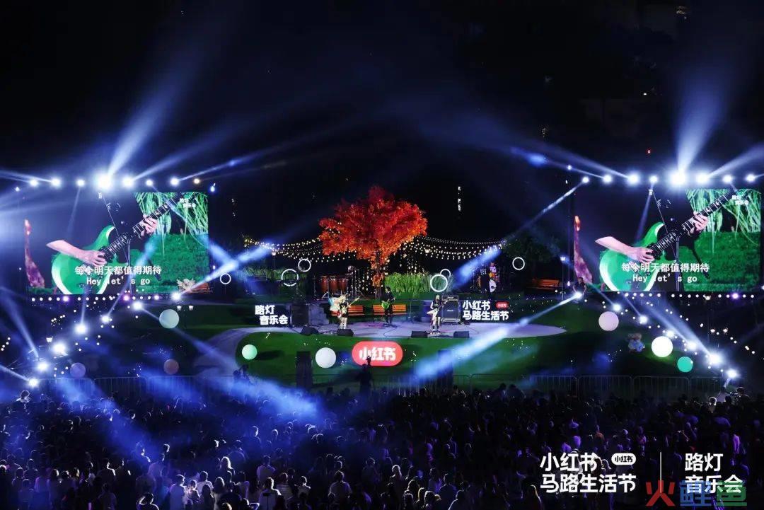 小红书在马路边，造了一个节