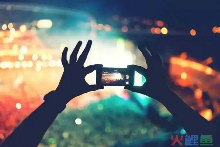 ​靠“节省”扭亏？快手上市两年半市值缩水1.4万亿港元