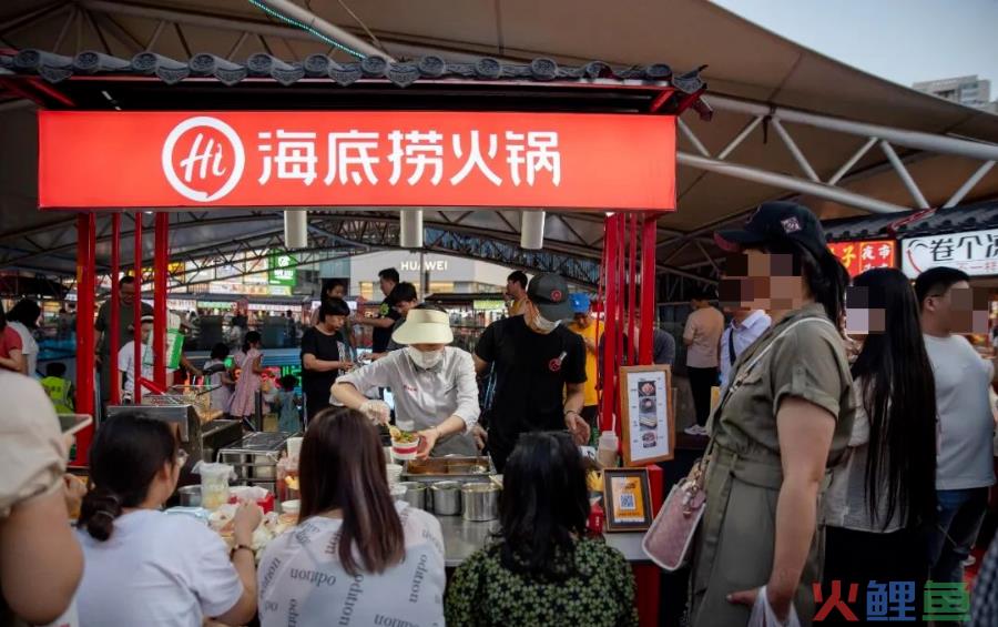 花式“抢人”的海底捞又行了？