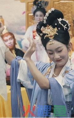 1万人在直播间参加蟠桃盛会是什么感觉？