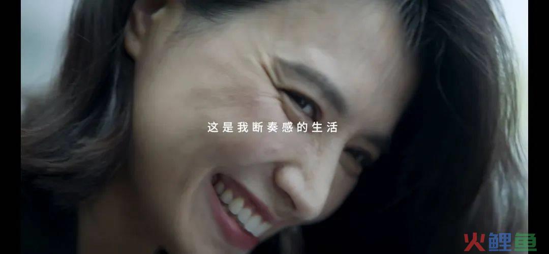 文案卷曲了鞋。