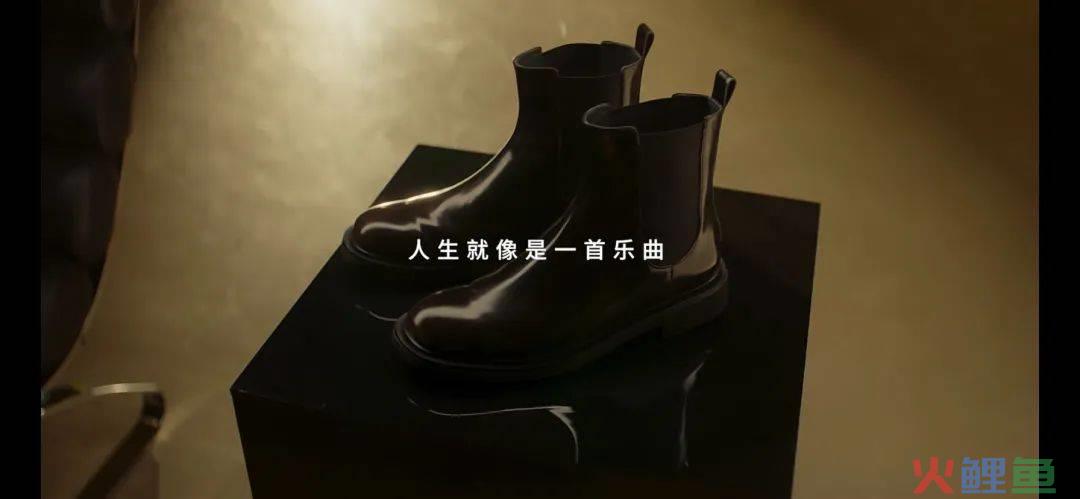 文案卷曲了鞋。