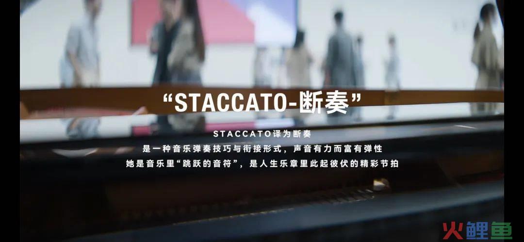 文案卷曲了鞋。