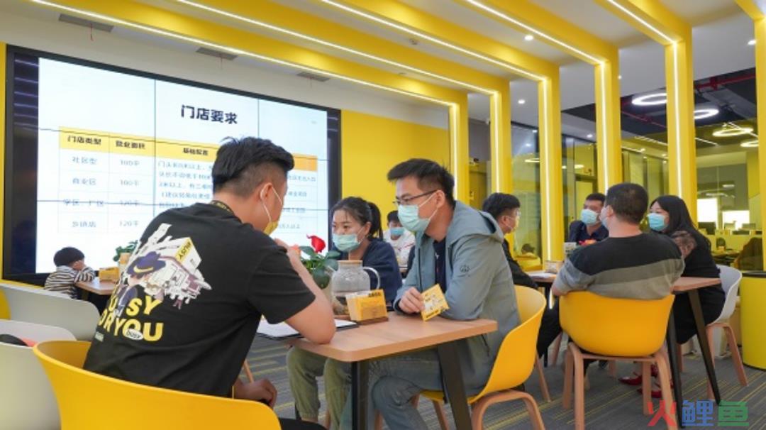 零食很忙挺进良品铺子的大本营