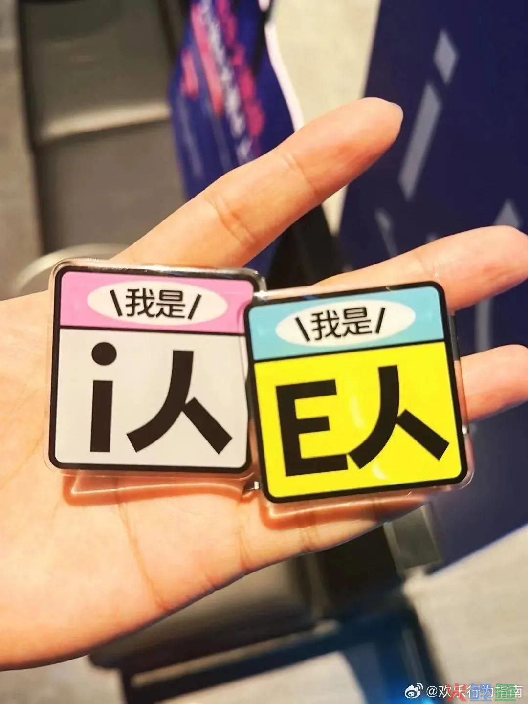 制服诱惑？海底捞的“特殊服务”越来越魔幻...