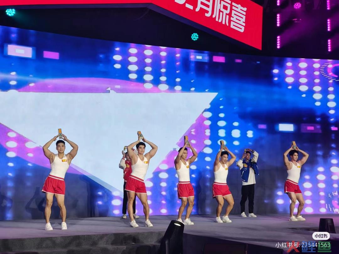 曝光椰树“黑料”，被这新晋网红笑不活了！
