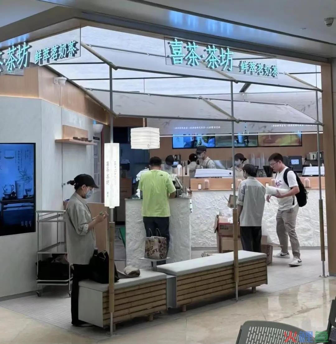 联名大火表情包惹争议,喜茶联名不香了?