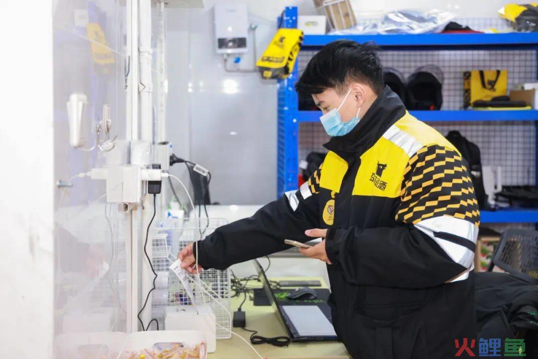 实探歪马送酒北京首店，拆解酒水即时零售生意
