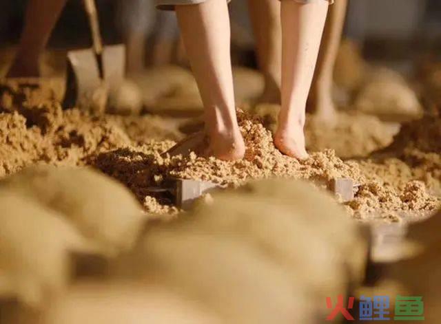 茅台“少女洗脚照”曝光被夸，康师傅蚌埠住了
