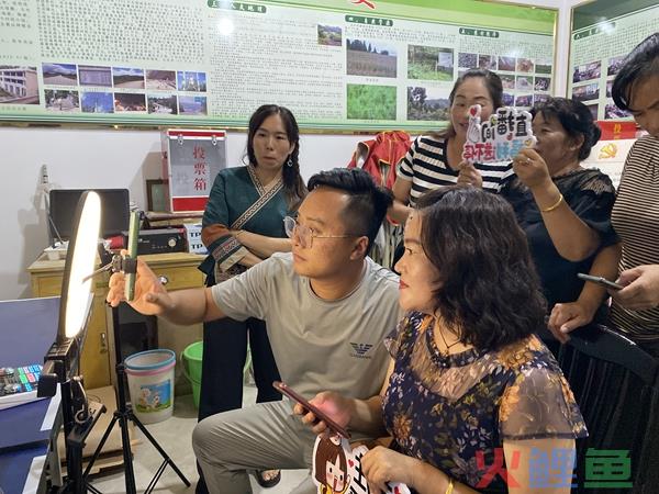 保山昌宁：电商进农村 走好共富路 搭建产销平台助力乡村电商直播