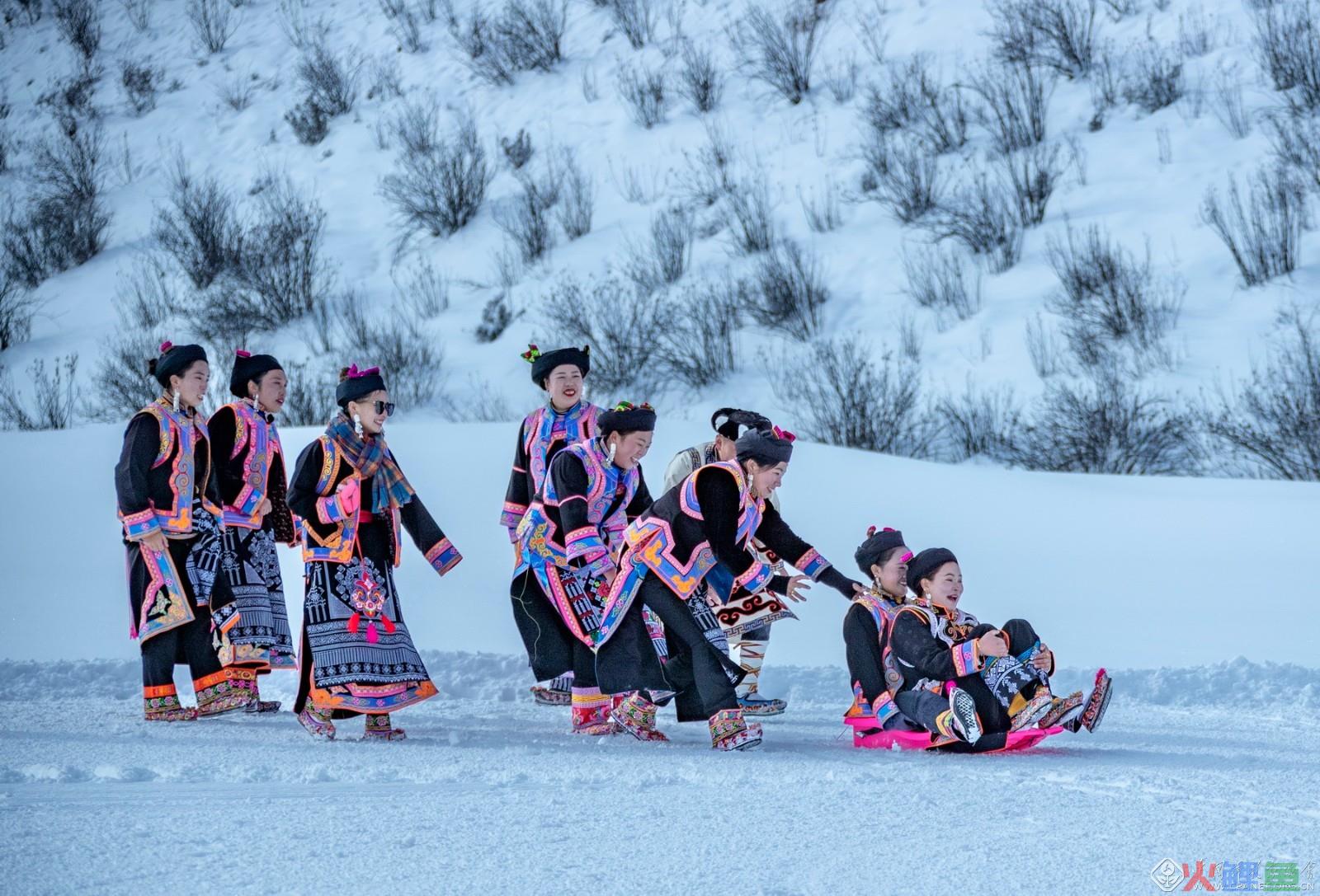 「全民冰雪季」，乘“冬”风，吹热冰雪经济