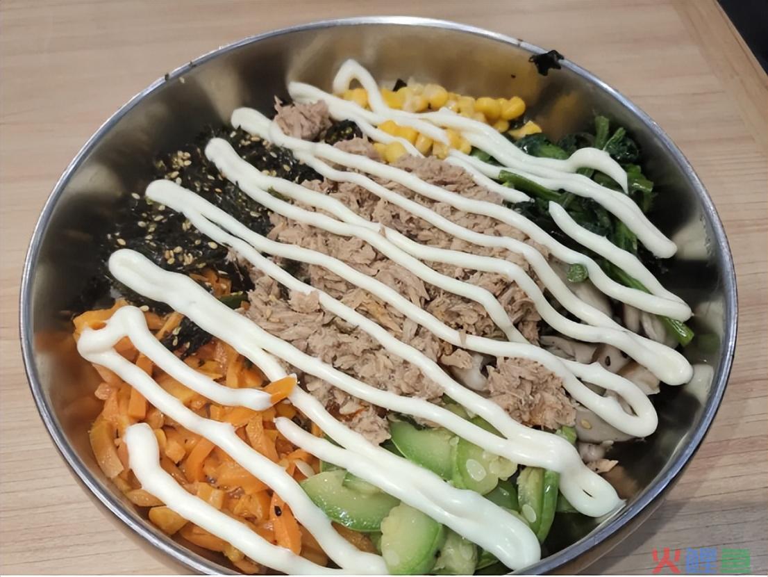 米村拌饭一年狂开350家门店，老乡鸡汗流浃背了