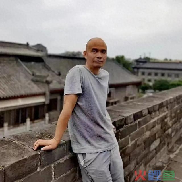 袁凌：人工智能之下，底层劳动者仍旧是根基 