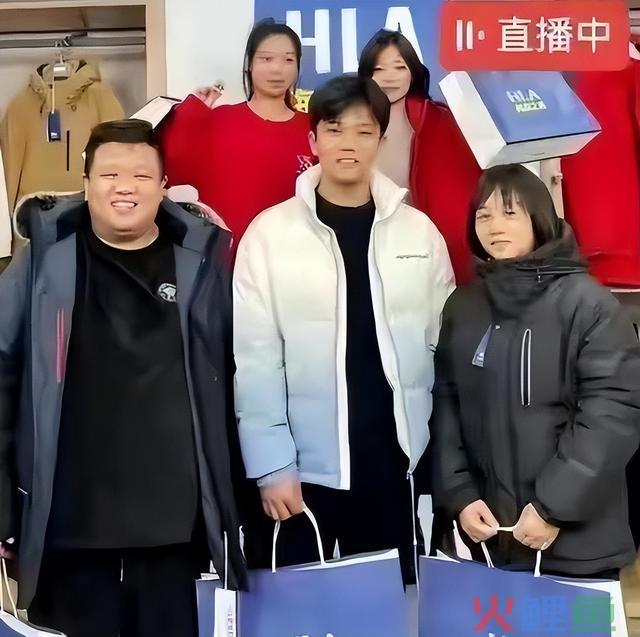 全网“赚翻了”的3位网红，个个赚的盆满钵满，其中一位支出上亿