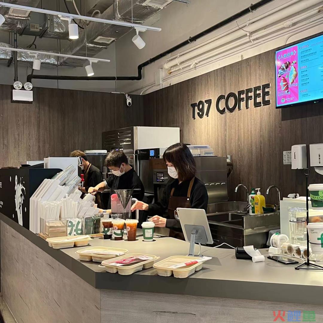香港人排队送钱后，蜜雪们开始“北伐”香港开店