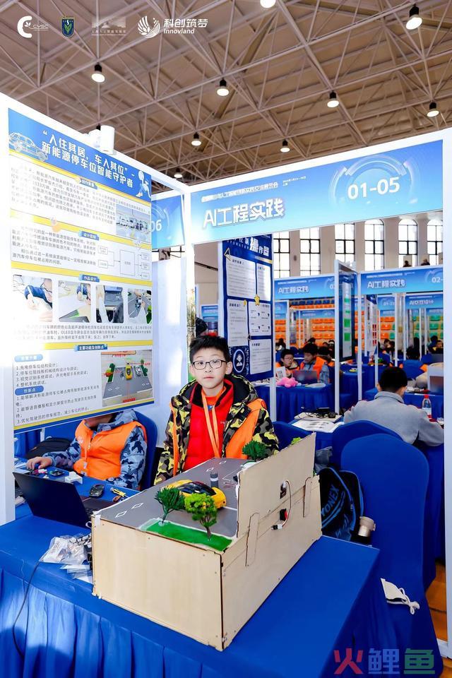 “AI时代原居民”若何看AI？感受像解数学题，AI是一种思维方式