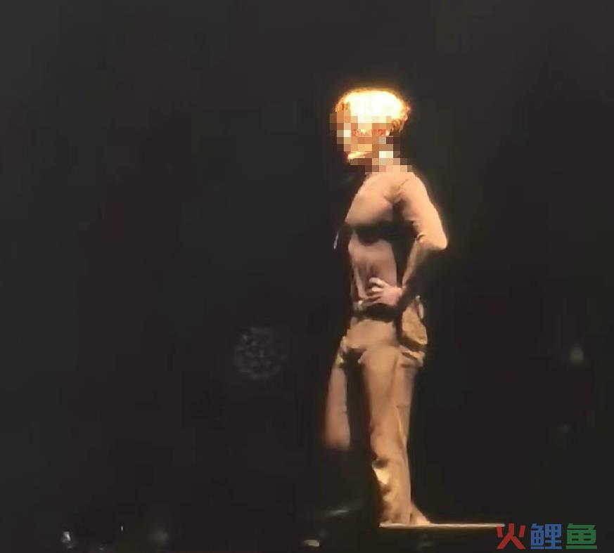 比杜蕾斯还野！王嘉尔口红广告翻车笑疯了