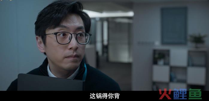 “看大鹏乱搞，想到我领导”：打工人的苦，都在这部电影里！