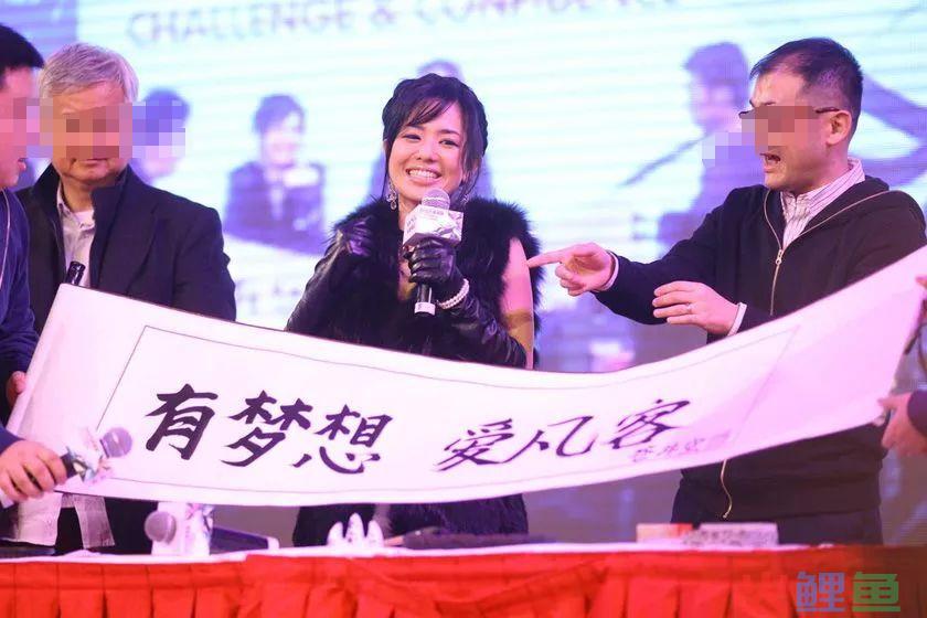 半裸、解胸罩、扇耳光，这家公司的年会比宜家还离谱！