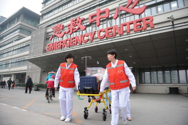 湛江救护车长途护送病人-24小时服务-当地派车